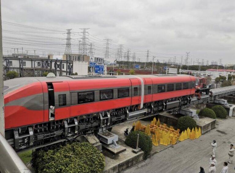 200 km/h Transrapid Unveiled in China
