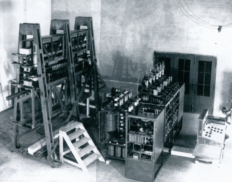 Test rig from around 1940: the levitation technology was still impractically large at the time. Miniaturization only succeeded decades later.