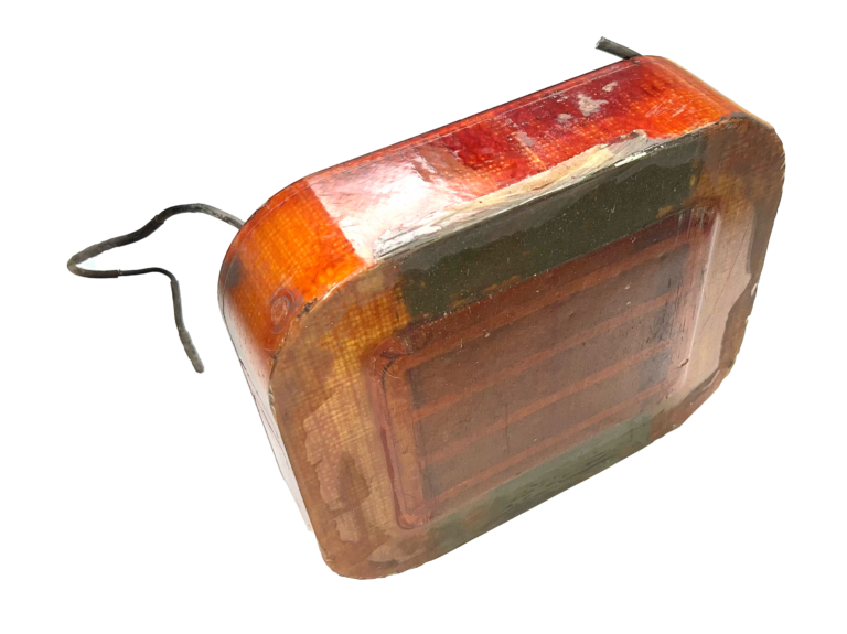 Levitation magnets (example image TR08) are arranged along the entire vehicle.