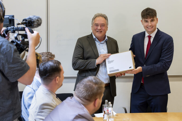 SPD and Greens Misrepresent How the Transrapid Petition Unfolded